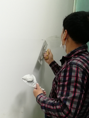 勵(lì)之聞漆工組-墻面批灰